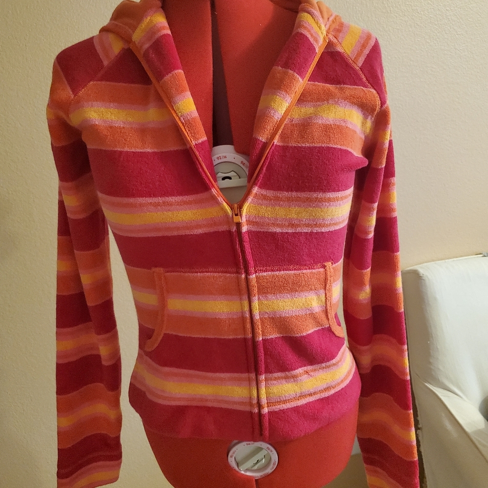 Express jacket with zipper and hood.